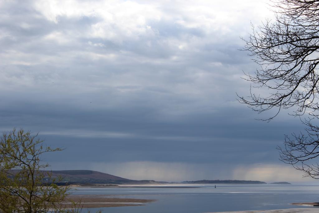 Appartamento Bronllys Farm Coastal Self-Catering Llanelli Esterno foto